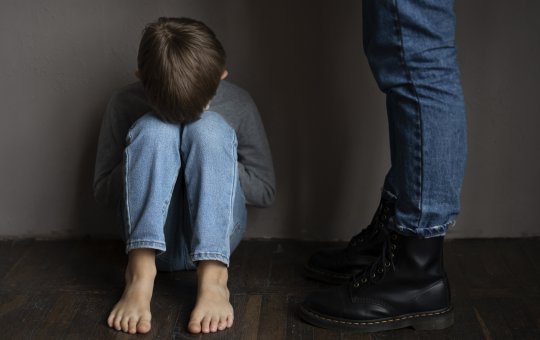 Vai ao júri popular pai que atirou em estuprador do filho