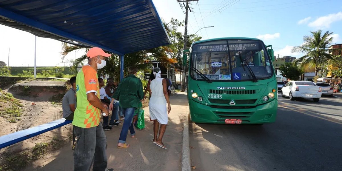 PL proíbe motoristas de 'dirigir e cobrar'; entenda