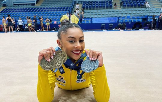 Babi Domingos brilha na abertura do Campeonato Brasileiro de Ginástica Rítmica