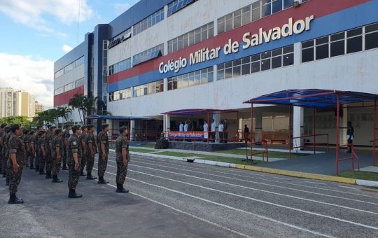 Alunas do Colégio Militar de Salvador têm supostas fotos intimas vazadas