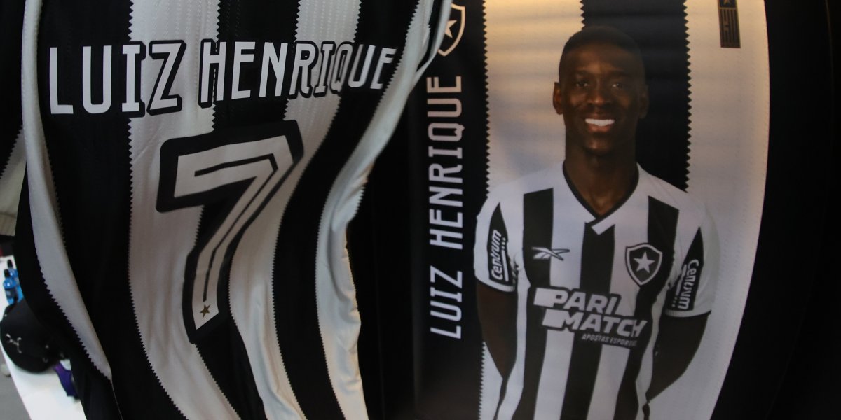 Jogador da seleção foi levado de ambulância após passar mal em partida