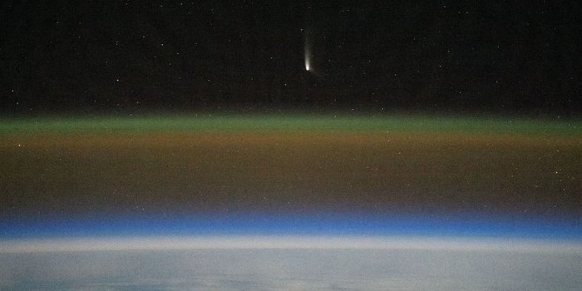 "Cometa do Século" fica mais próximo do Sol nesta sexta-feira (27)