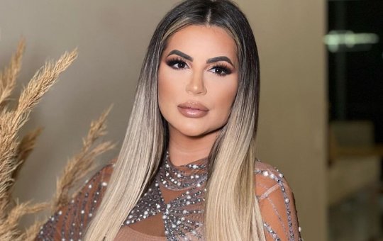 Deolane mostra novo visual e faz brincadeira sobre prisão: 'Eu fui presa'