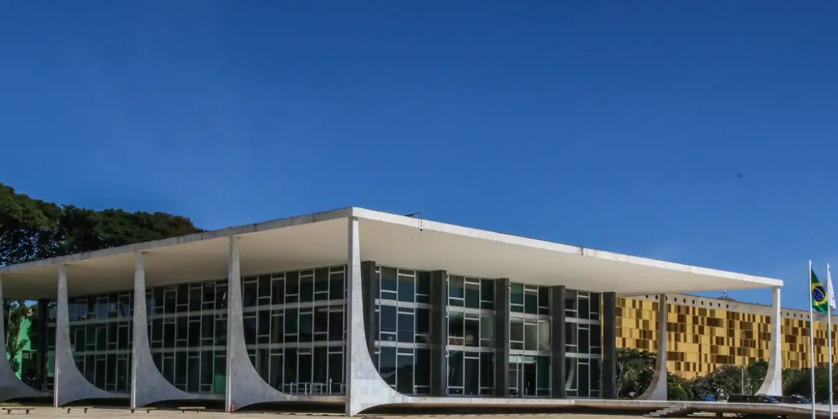 STF rejeita recurso que garante revisão da vida toda no INSS