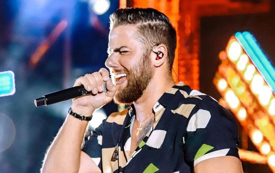 Zé Neto sofre acidente e é internado em São Paulo