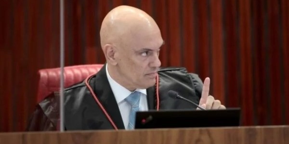 Alexandre de Moraes nega pedido de acesso a provas contra Bolsonaro