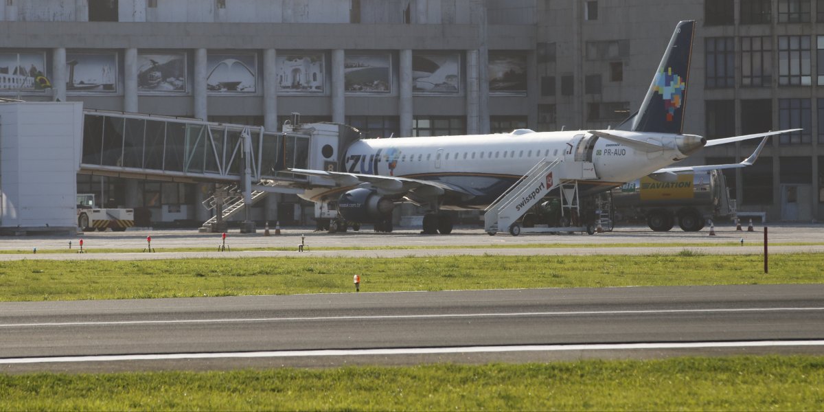 Avião muda a rota e aterrissa em Salvador e Azul nega pouso emergencial