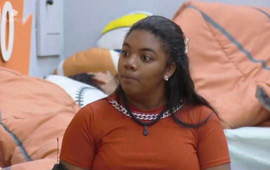 Raquel Brito afirma estar "subindo pelas paredes" por falta de sexo