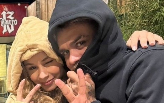 Mc Cabelinho posta foto com Flávia Saraiva a parabenizando e gera rumores