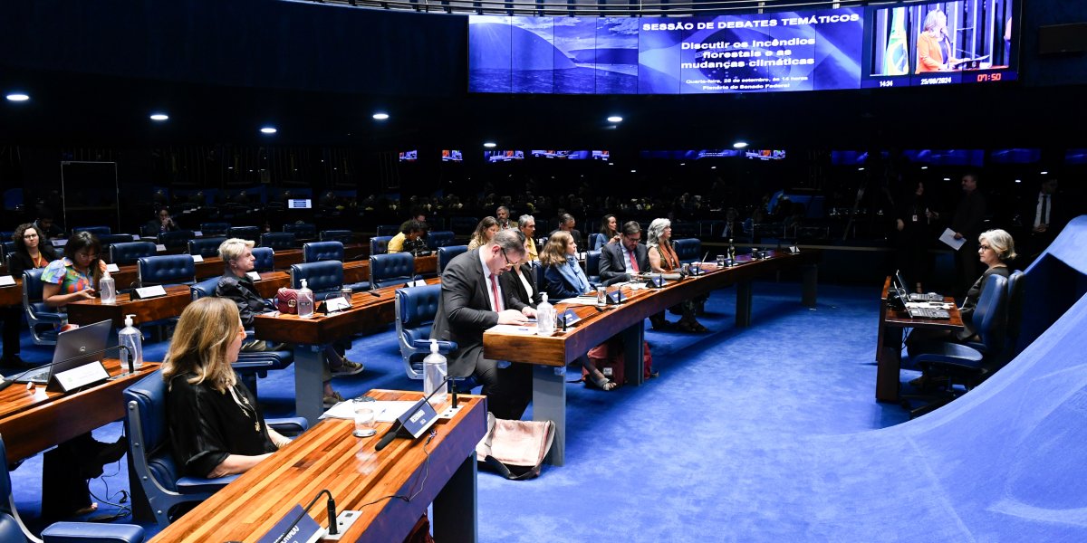 Possível plebiscito sobre monarquia para 2026 avança no senado