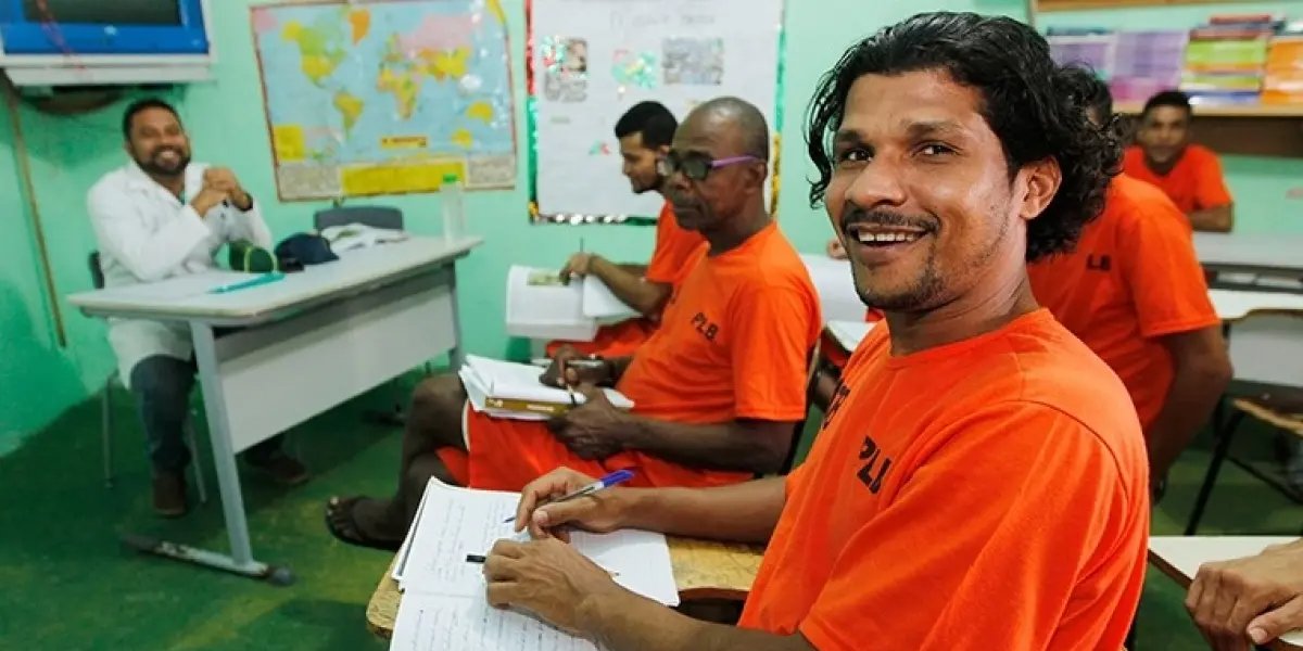 Bahia propõe cotas de emprego para presidiários e ex-detentos