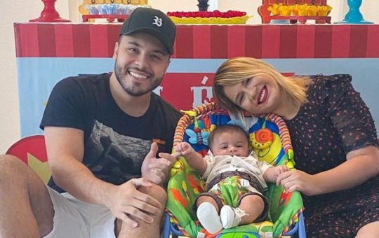 Filho de Marília Mendonça brilha no palco durante show do pai