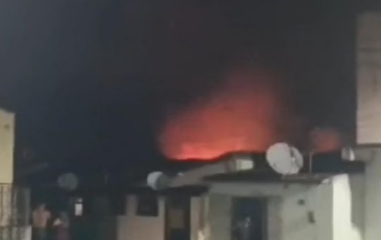 Mulher é presa após atear fogo em casa de suposta amante do marido