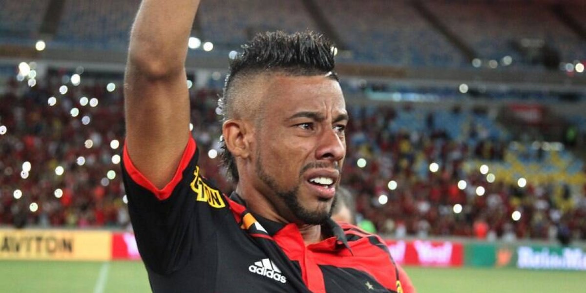 Justiça determina que Léo Moura e família desocupem mansão sob ameaça de despejo