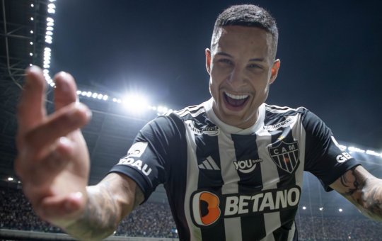 Atlético vira pra cima de Vasco e põe um pé na final da Copa do Brasil