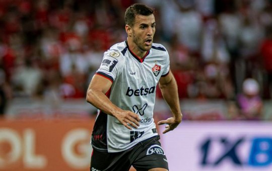 Raul Cáceres fala sobre a defesa do Vitória "manter a concentração"