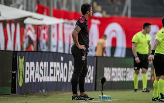 Thiago Carpini é absolvido após julgamento por expulsão em Ba-Vi