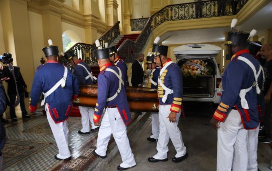 Corpo de Cid Moreira é velado nesta manhã