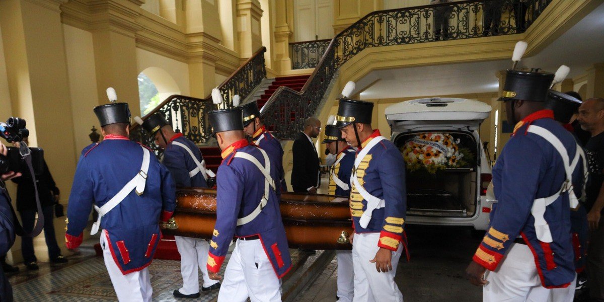 Corpo de Cid Moreira é velado nesta manhã