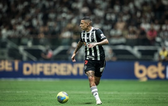 Craque do galo é cortado de jogo contra o Vitória por lesão; saiba quem