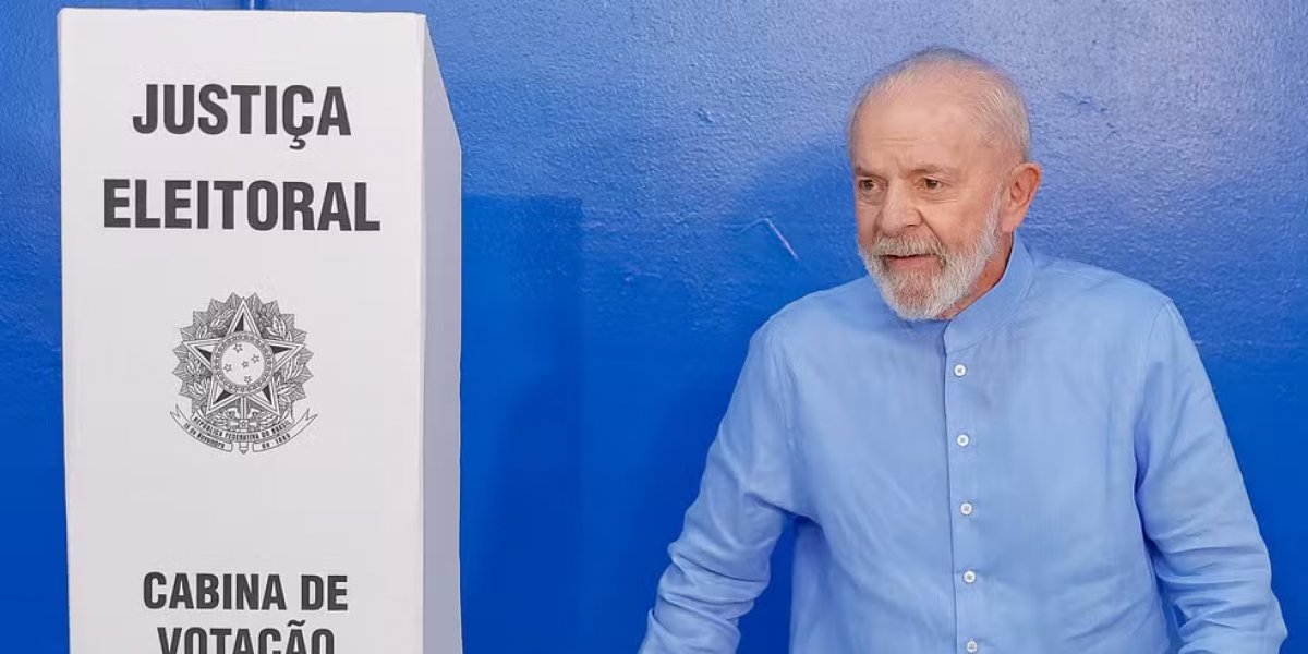 Presidente Lula vota em São Bernardo do Campo e defende democracia