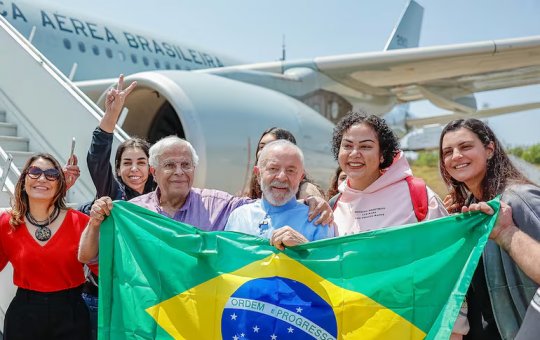 Presidente Lula recebe os primeiros 229 brasileiros repatriados do Líbano