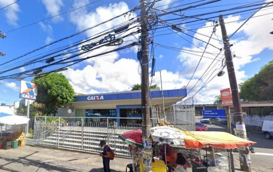 Agência da Caixa Econômica é arrombada no bairro de Brotas