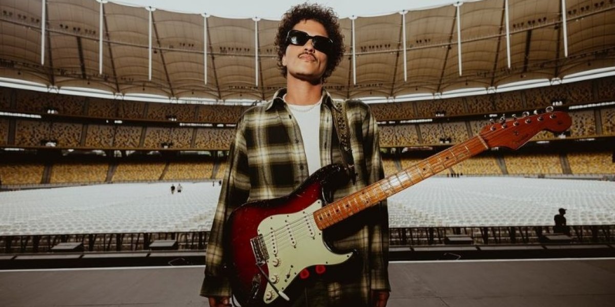 Durante show em São Paulo, Bruno Mars revela está solteiro e diz "estou facinho"