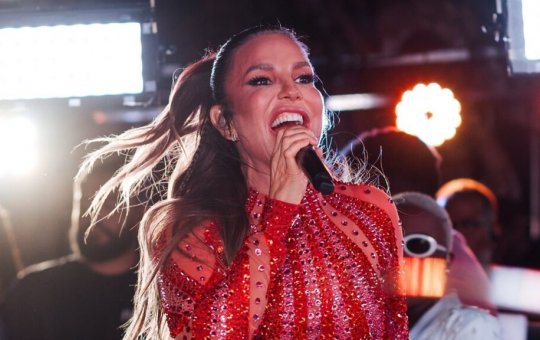 Ivete Sangalo surpreende fãs com registro raro do começo da carreira