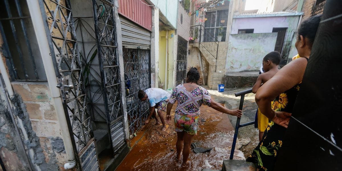 Moradores da Avenida San Martin enfrentam alagamentos e transtornos após chuva