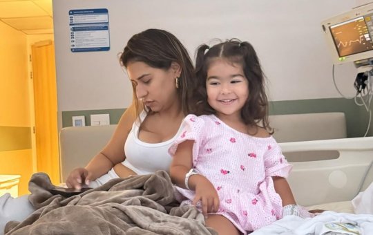 Simone Mendes e Kaka Diniz acompanham filha em recuperação no hospital