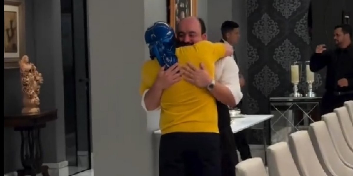 Bell Marques faz surpresa para fã que é chef de cozinha após contratá-lo; veja