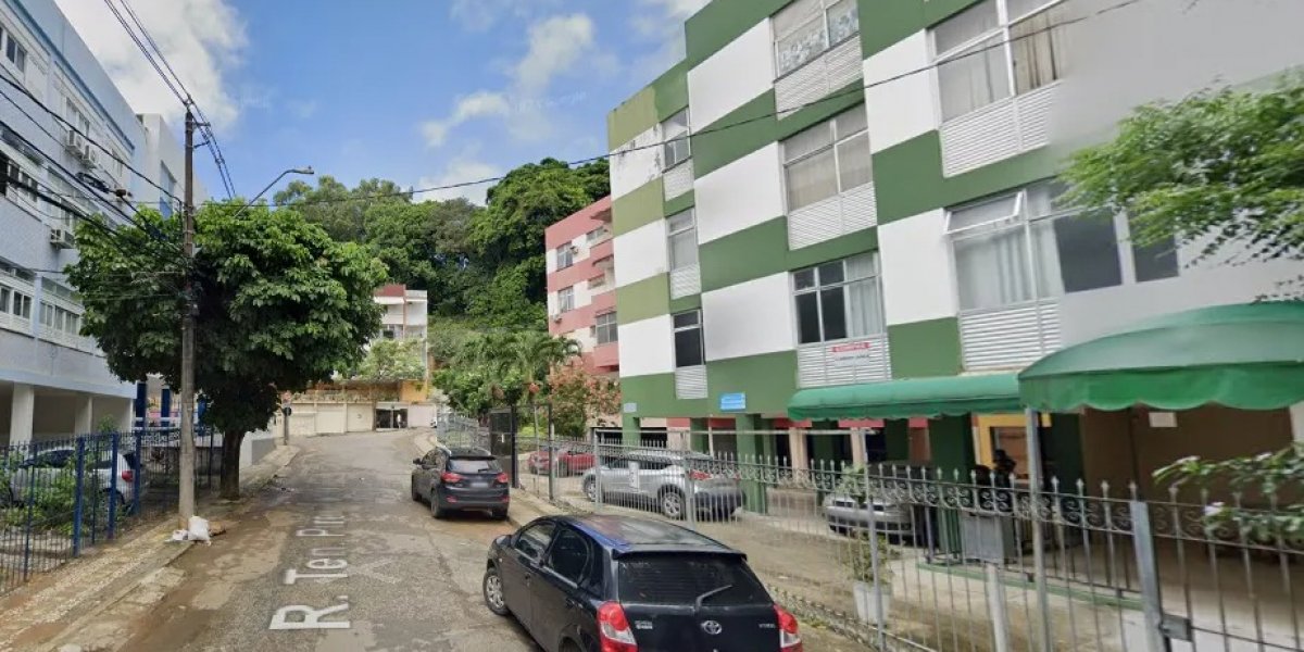 Apartamento é atingido por incêndio na Barra, em Salvador