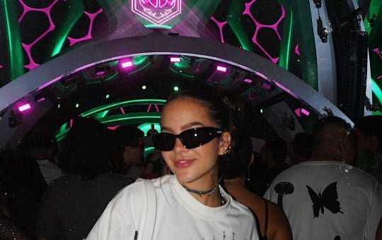 Mel Maia rebate críticas após transição capilar