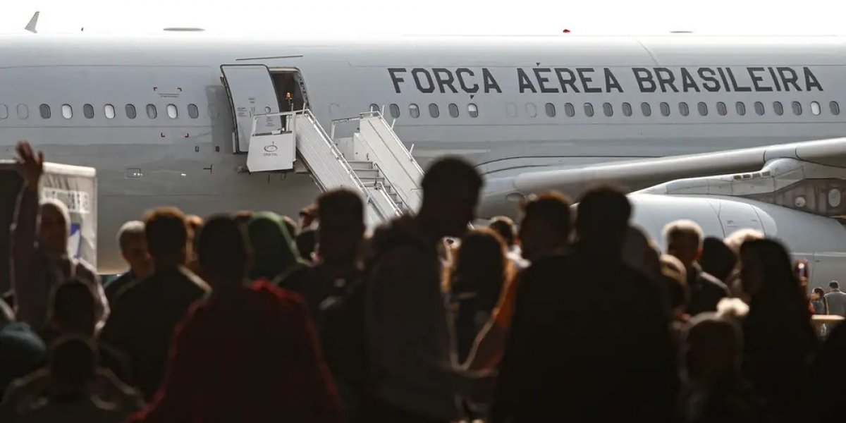 Terceiro voo da FAB pousa no Brasil com 217 pessoas do Líbano