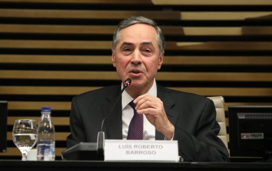 Ministro Barroso se posiciona sobre a PEC que limita o STF