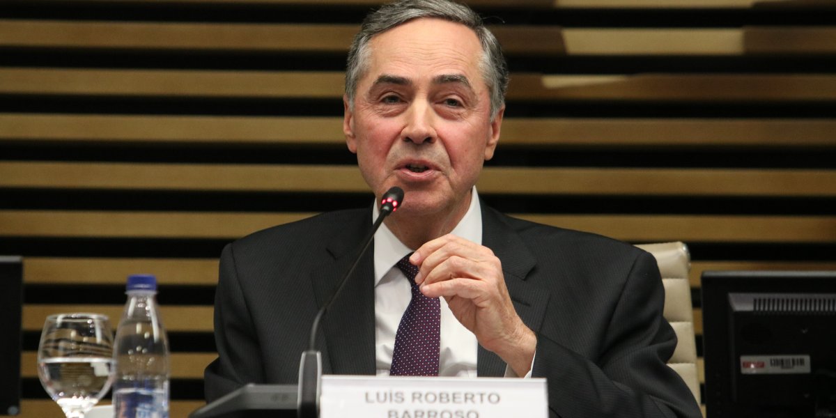 Ministro Barroso se posiciona sobre a PEC que limita o STF