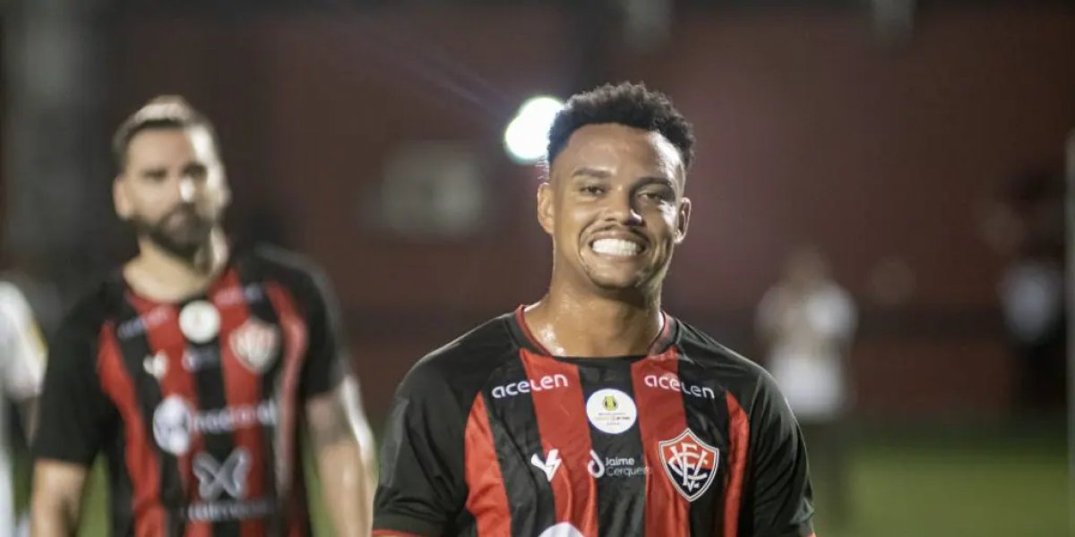 Campeão da Série B com o Vitória aciona clube na Justiça; saiba valores