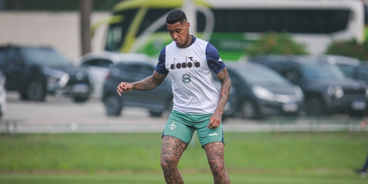Coritiba volta a relacionar jogador após punição por manipulação de resultados
