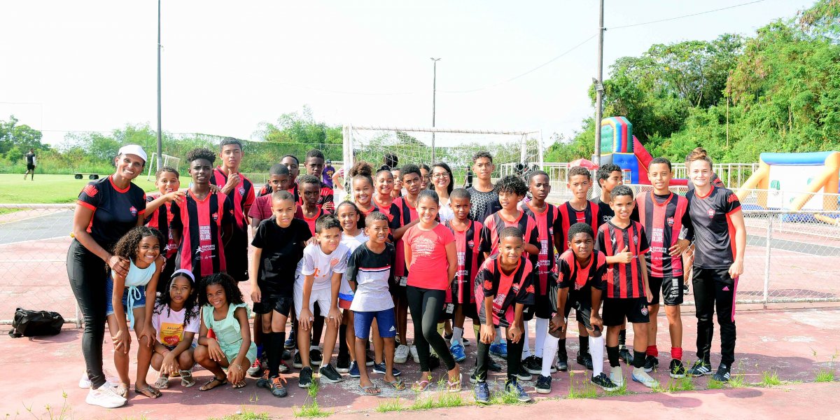 Crianças da rede municipal de ensino celebram o Dia das Crianças no Barradão