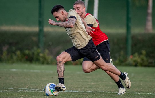 Visando jogo contra o Bragantino, Vitória realiza treino de finalização