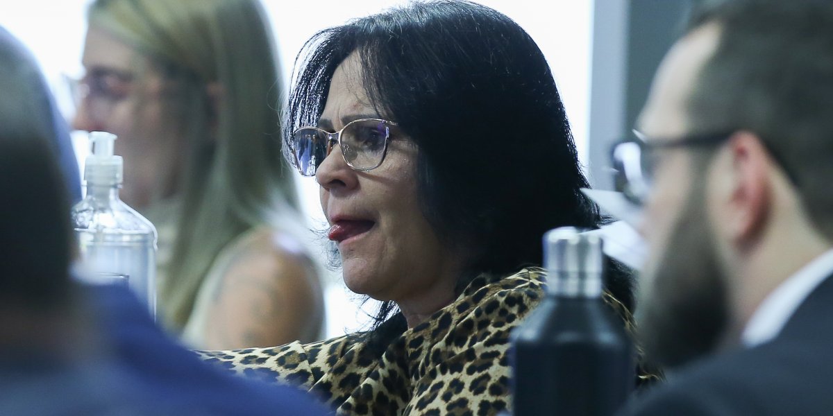 STF vira alvo de nova PEC, agora feita pela ex-ministra Damares