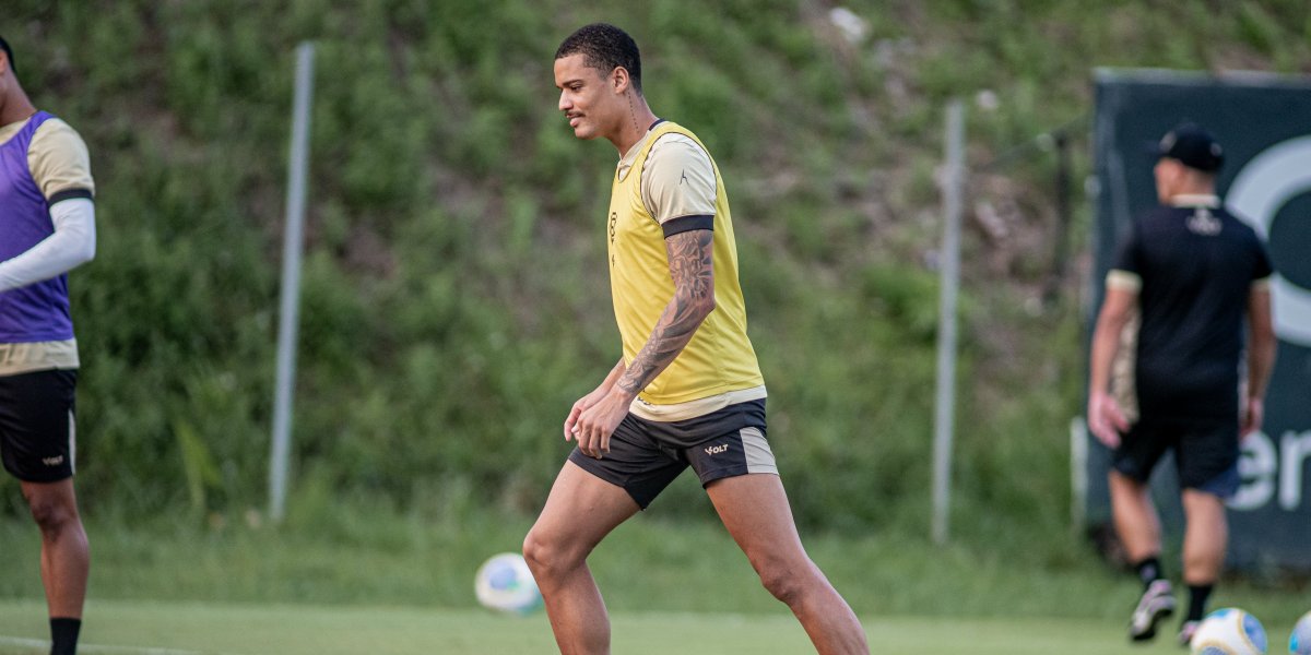 Após trauma no ombro, Janderson é poupado de atividades