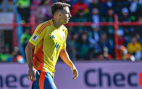 Santiago Arias, do Bahia, tem boa atuação pela Colômbia