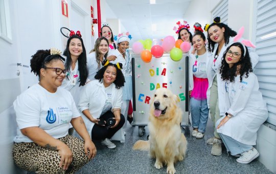 Visita de cão-terapeuta promove momentos de confraternização em hospital