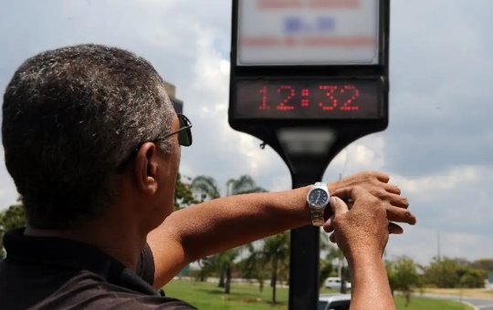 Ministro revela que decidirá sobre horário de verão na terça-feira