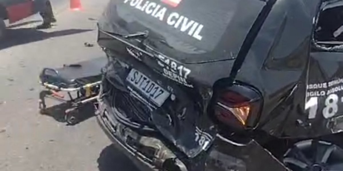 Acidente envolvendo viatura deixa carro pegando fogo em Paulo Afonso