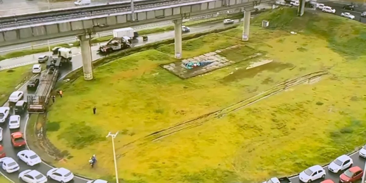 Carreta quebra e causa engarrafamento na BR-324