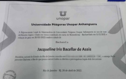 Suspeita de assinar laudos de órgãos infectados por HIV se entrega à polícia
