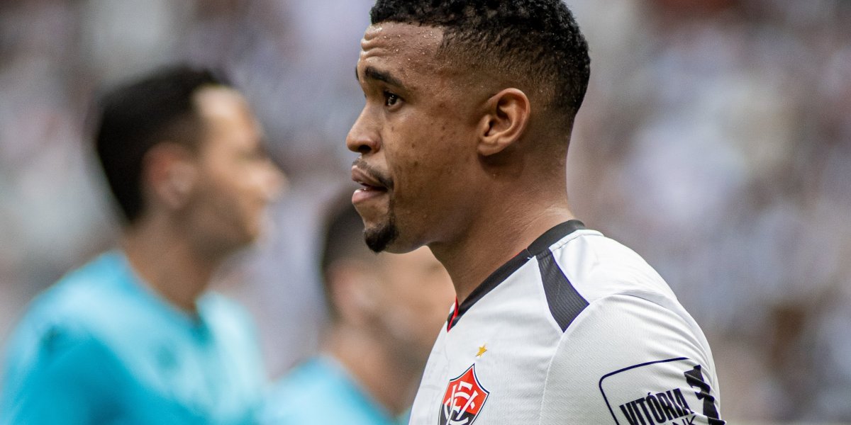 Vitória faz proposta de R$18 milhões por Alerrandro